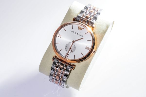 שעון יד Emporio Armani לאישה, לוח לבן עם מחוג שניות קטן