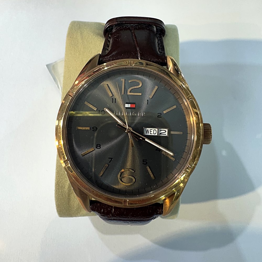 שעון Tommy Hilfiger לגבר, רוז גולד עם יום ותאריך