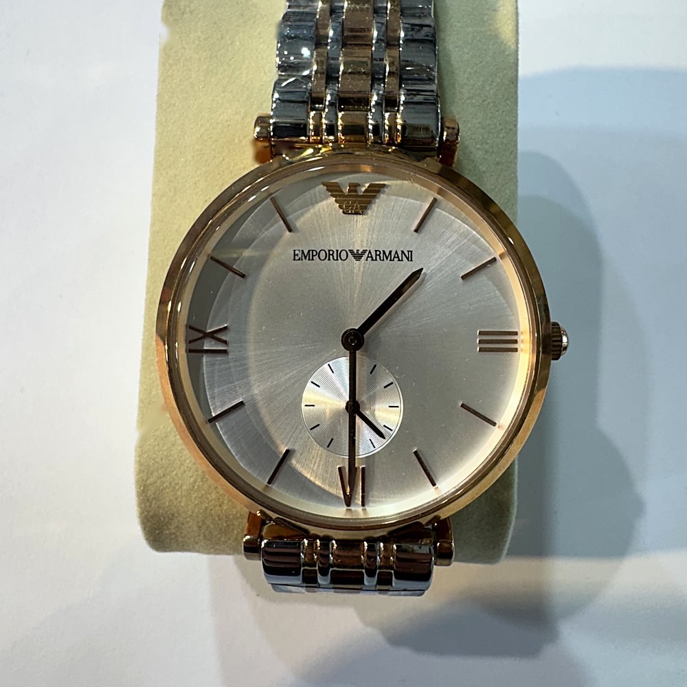 שעון Emporio Armani לאישה, לוח לבן עם מחוג שניות קטן