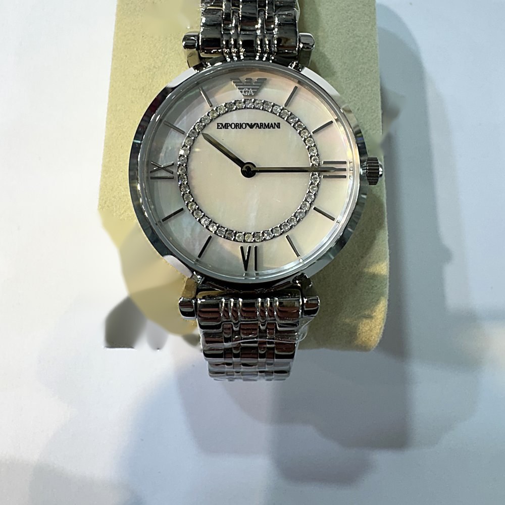 שעון Emporio Armani לאישה, לוח אם הפנינה עם טבעת קריסטלים